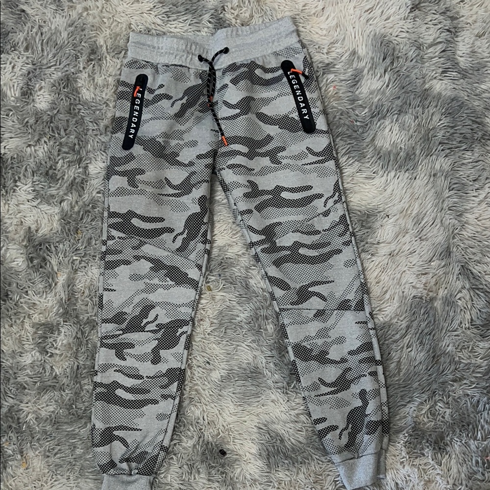 Gray Camouflage Jogger Sweatpants with Elastic Waistband size large
